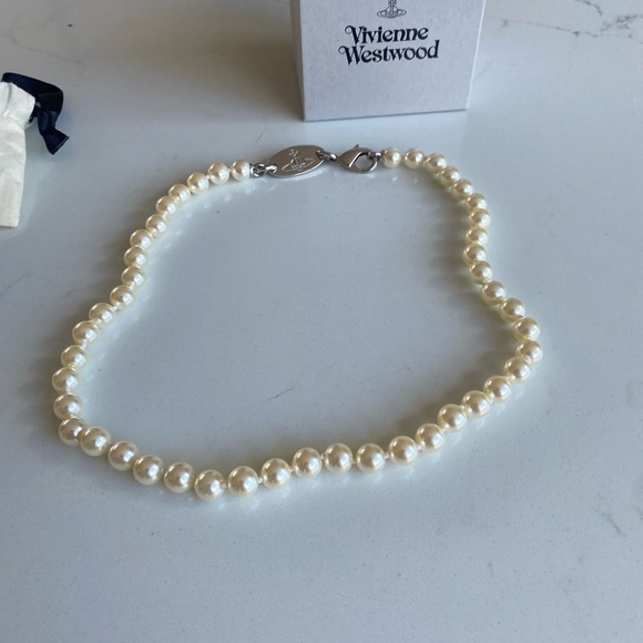 Vivienne Westwood - Stuart Pearl Necklace - Picture 2 of 8